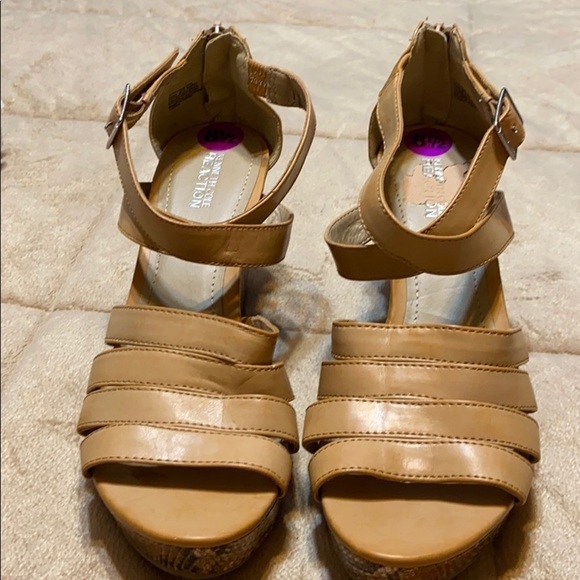 Kenneth Cole Reaction Tan Wedge Espadrille Shoes - Picture 3 of 12